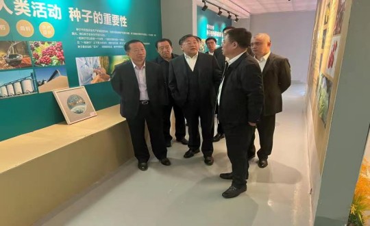 22.王巖董事長(zhǎng)一行接待吉林省農(nóng)業(yè)投資集團(tuán)有限公司相關(guān)領(lǐng)導(dǎo)_副本.jpg 22.王巖董事長(zhǎng)一行接待吉林省農(nóng)業(yè)投資集團(tuán)有限公司相關(guān)領(lǐng)導(dǎo)_副本.jpg