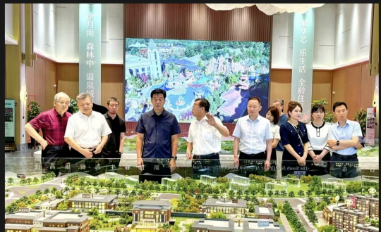 2024年8月8日，王巖董事長陪同市政協(xié)領(lǐng)導(dǎo)視察南山書院康養(yǎng)綜合體項目_副本.png