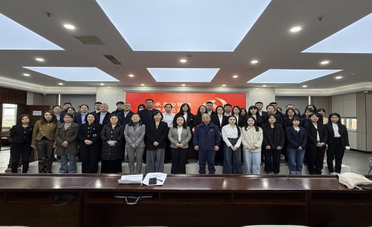 2024年10月18日，集團黨委聯(lián)合長發(fā)擔(dān)保黨支部參加了由朝陽區(qū)黨群服務(wù)中心開展的“傳承革命精神 賡續(xù)紅色血脈”公益黨課_副本.jpg